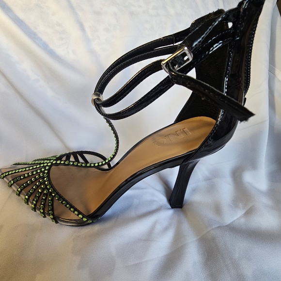 Shoe - Picture 3 of 7